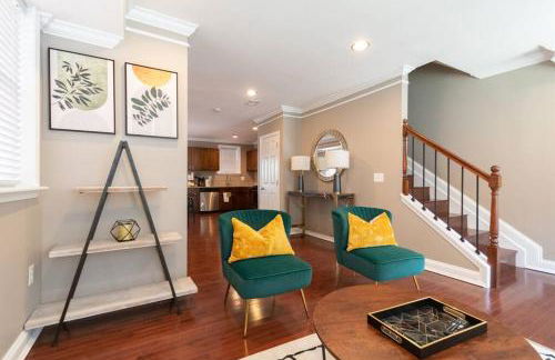 Three BR 2.5 Bath w/ parking spot & deck near metr - Foto 14