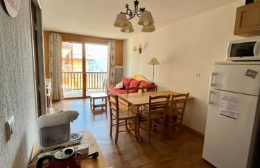 Appartement 6 places aux pieds des pistes avec piscine, wifi et parking privé, salle de bain refaite à neuf - Foto 21