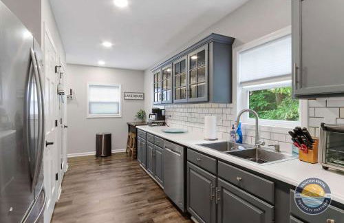 New Pet Friendly Walking Distance to Lake Front - Foto 8