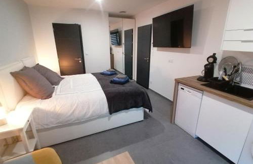 Studio BLEU, Neuf, classé 3 étoiles, Clim, Wifi, Lave-linge, Lit King Size, au calme et à 800m des plages de Valras Plage - Foto 5