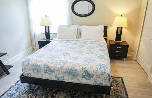 Sunnyside Palms - 2BR, Poolside, 5 min to Beach - Foto 8