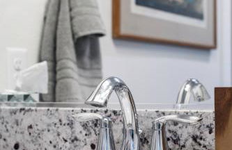 Explore the River Walk from Artsy Designer Retro Chic Home - Foto 21