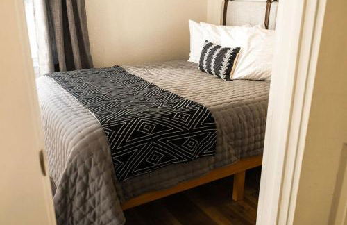 Yosemite Cottage Retreat- Half Block to Downtown - Foto 9