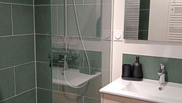 LE PETIT BRY charmante longère au pied du chateau - Foto 4, Shower