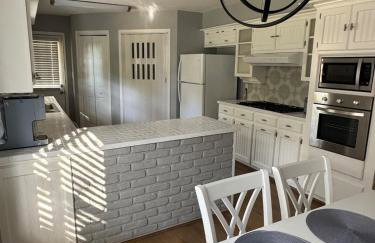 Cozy Family Getaway! - Photo 7