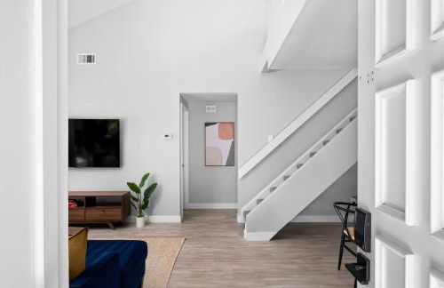 Lux Modern Pet Friendly | Pool | Hot Tub | Tennis - Photo 6