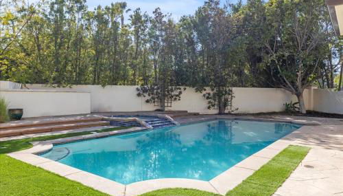 5800 sq ft Gorgeous Tarzana 7 bedroom 9 bathroom home with pool and hot tub - Foto 2