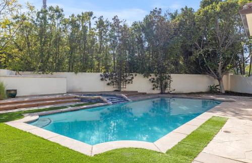 5800 sq ft Gorgeous Tarzana 7 bedroom 9 bathroom home with pool and hot tub - Foto 2