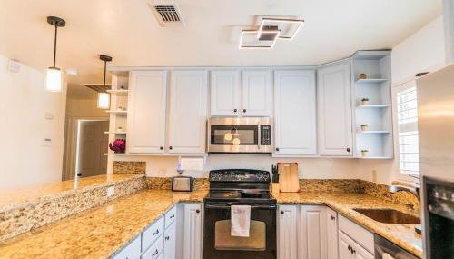 Arden Family Home BBQ Big Kitchen Backyard Pet W/D - Foto 5, stove, pet friendly