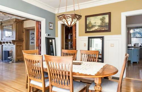 Historic Tudor with River Views & Fun Gaming Room - Foto 9