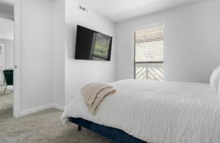 Landing Spectacular 1BD Gym Pool - Photo 48