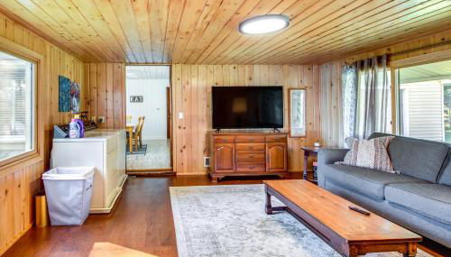 Lakefront Minnesota Escape with Fire Pit and Boat Dock - Foto 5