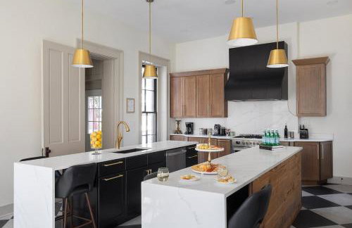 Blushing Pink Manor! Off Frankfort Ave! 8 BR! - Foto 48