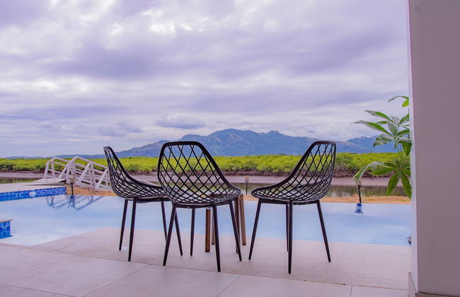 Lake Side Deluxe Villa - Photo 21