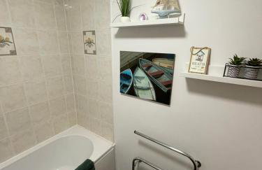 Self Catering Spacious 2 Bed Apartment with sea views - Foto 7