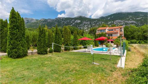 Three-Bedroom Apartment In Ostrvica - Foto 5, Garden