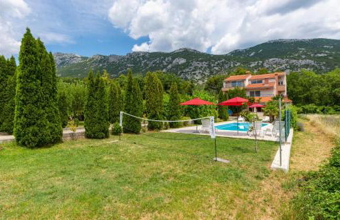 Three-Bedroom Apartment In Ostrvica - Photo 5