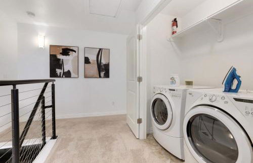 Noble Nest 5 Min to Downtown and U of A - Photo 32