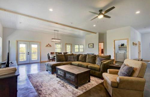 Table Rock Lakefront on 2 Acres with firepit - Foto 18