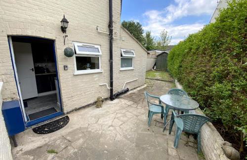 Apartment with a Private Garden and Modern kitchen - Foto 8