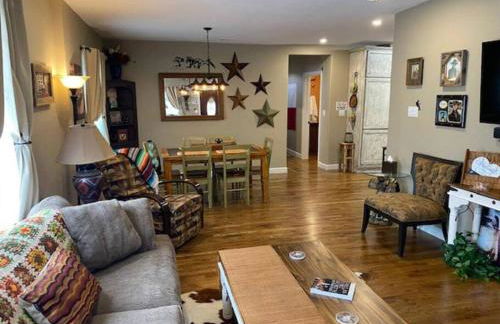 StockYards!-1 block away ! Cowboy Cottage sleeps 9 - Foto 25