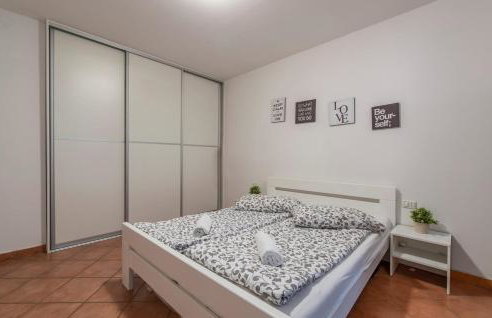 Apartment Narcisa with Terrace - Photo 24