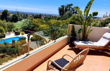 Luxury Villa with Pool & Garden - Foto 31