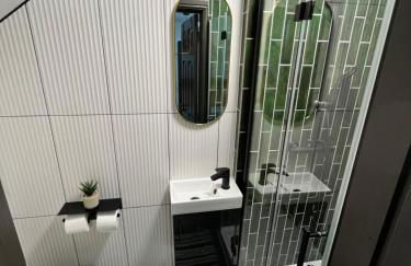 Fabulous 3 Bed Apartment - Near Excel - Sleeps 6 - 8 - Photo 10