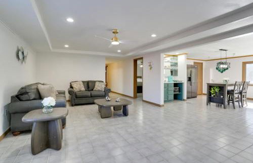 6 Mi to Barr Lake Apt with Yard and Pool Access! - Foto 6