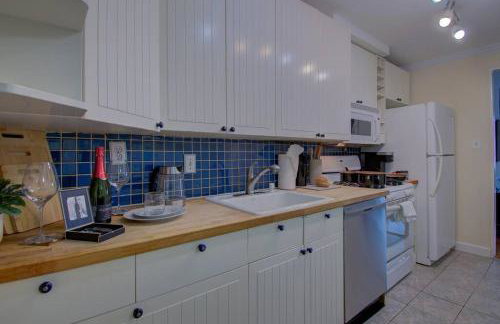 Book Now! 8-Min to Metro - King Bed- Old Town Central Retreat - Floyd's Freedom - - Foto 17