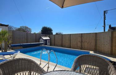 Family Bungalow with Private Pool - Photo 17