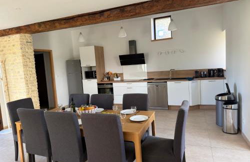 Le Pressoir, maison au calme, grand jardin, vue dégagée sur les champs, belle terrasse, 3 chambres, 2 sdb, 2 WC, parking privé, 5 kms de Bayeux et 7 kms plage d'Arromanches au coeur des plages du débarquement - Foto 5