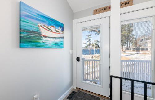 Steps to Beach Lake-View Laconia Getaway! - Foto 8