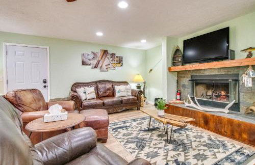 Cotter Home with Deck about 1 Mi to Big Spring Park! - Foto 1