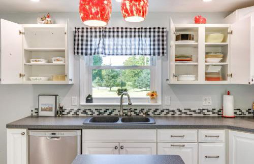 Near Trails and Wineries Victor Getaway with Fire Pit - Foto 11