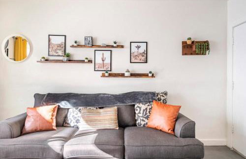 2BR Apt with BBQ & Parking Spring Fling Stay - Foto 1