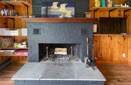 Haven Retreat in Catskills w Hot Tub & Bar Hall - Foto 9