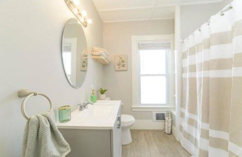 Downtown House Sleeps 10 with 3 King Beds and More - Foto 9