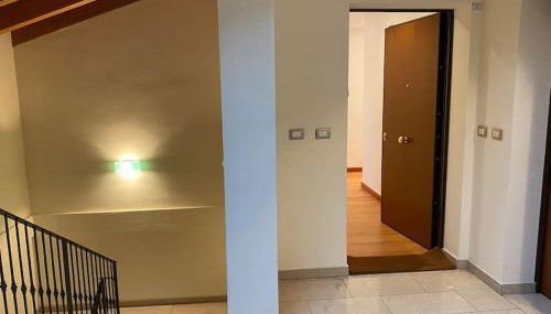 Interno 8 appartamento con box auto privato gratuito - Photo 3