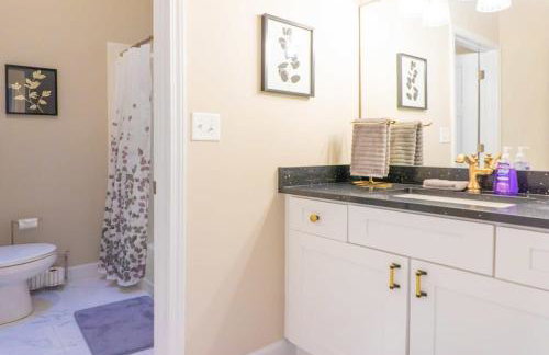 Cozy & Modern Soulard 4BR & Game Room ABODEbucks - Foto 23