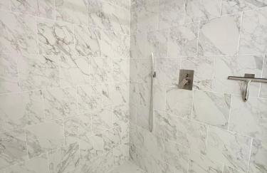 Brand New 4BR Near Downtown and Lucas Oil Stadium - Photo 33