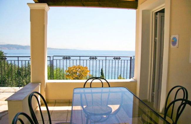 Villa Kerkyroula Large Private Pool Walk to Beach Sea Views A C Wifi Car Not Required - 1972 - Foto 6