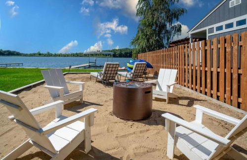 3Bed 2Bath Luxury Lake House on Myers Bay Private Pier Beach Firepit and Deck - Foto 5