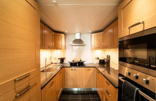 Cozy 2BR Apt in Greenwich, Near O2 Arena and Excel, Fast Wi-Fi, Free Parking, Excellent links Elizabeth and Southeastern Line - Foto 7