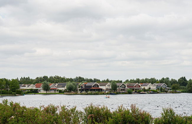 Quiet Lakeside Escape for Four - Foto 31