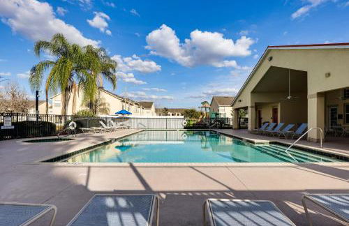 5 Mi to WDW! Spacious Resort Escape with Pool Access - Foto 26