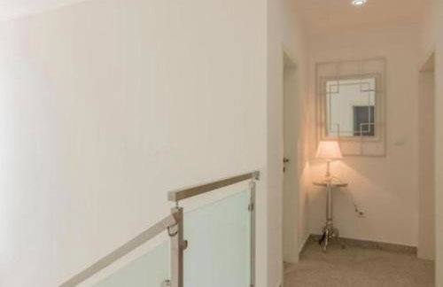 Modern & Stylish Villa with Private Pool - Foto 29