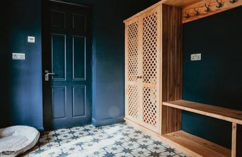 Beautiful 5 bedroom house with hot tub & fire pit - Foto 13