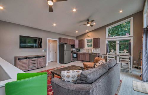 Waterfront Greenwood Getaway with Deck and Grill! - Foto 6