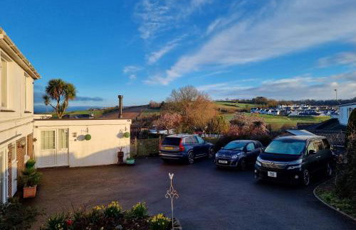 Lovely private studio room with own kitchen and bathroom. Set in the popular area of Shiphay in Torquay and only a short walk from Torbay Hospital - Foto 2